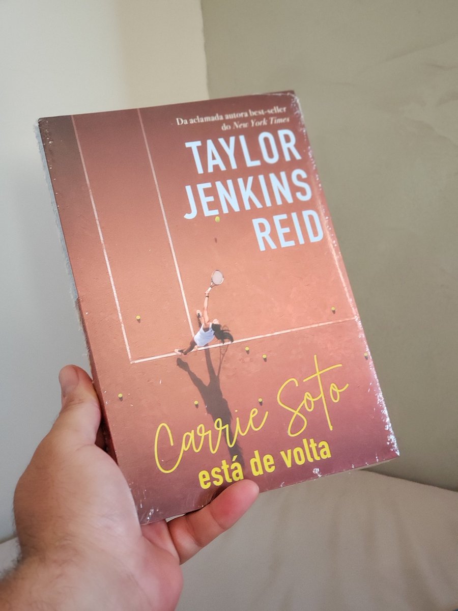 elefantelit's tweet photo. Esse combo aqui é o famoso combo ideal de tanto faz: qualquer um que pegar pra ler é certeza de ser leitura ótima 🙌🏽💛 obrigado, @EditoraParalela :) https://t.co/DJBov8eHK1