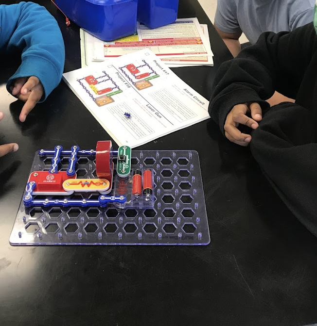 2hawks214's tweet photo. So much fun exploring ramps today with S's in grades 3&4 and @SnapCircuits with grade 5. @HInclusion @bpsSTEMdept #bpsstem #bostem https://t.co/3a6uhChhc5