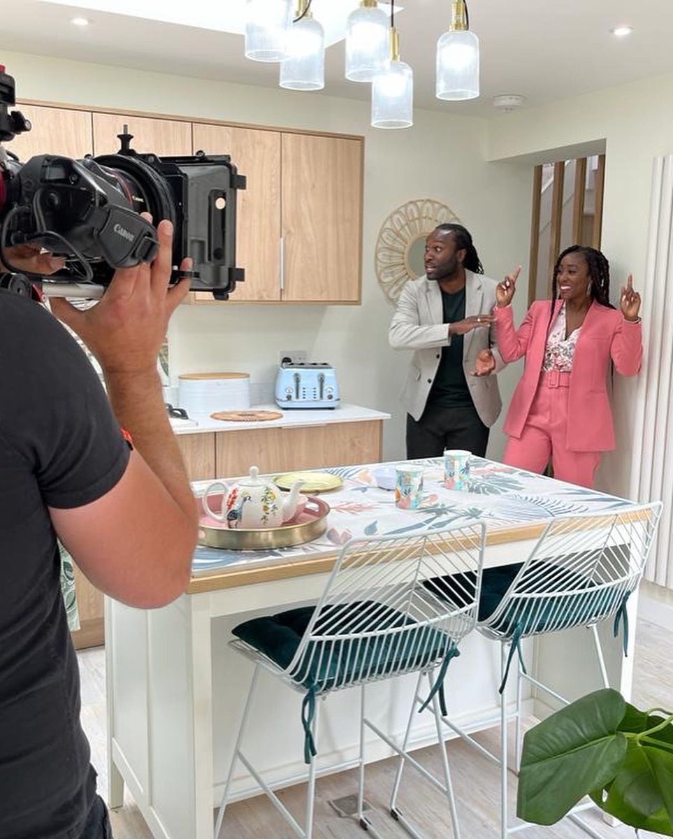 ScarAndStu's tweet photo. Probably one of the toughest reconfigurations of the whole series but what a transformation it was! Loved the final design of this house; the colours were vibrant, style was on trend and yes it was over budget but the profit made was 👌🏾👌🏾BTS of Episode 6 in Bedford 
#worsthouse https://t.co/jwuLX6C4eA
