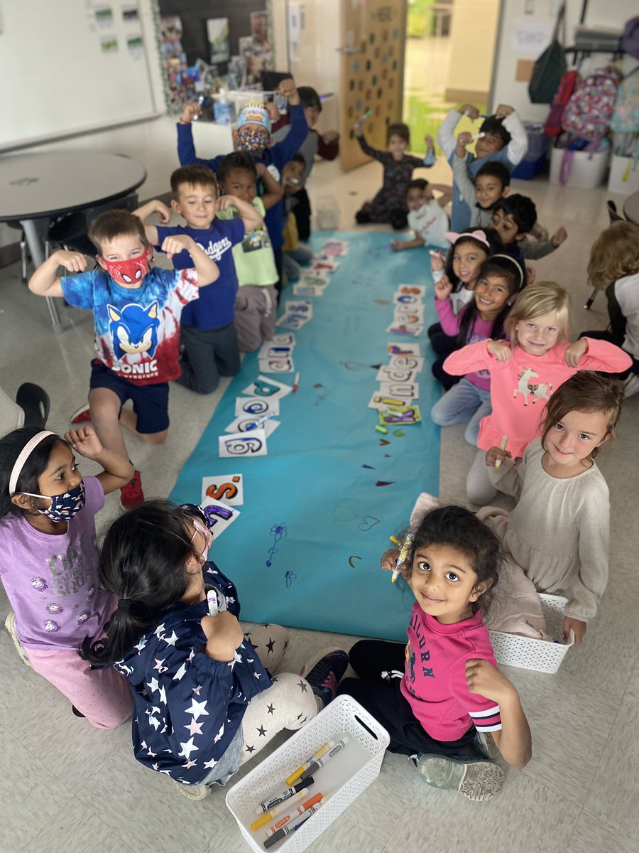 AGoodClassroom's tweet photo. Having FUN getting ready for our FUN RUN!! Best part…these Kinders get to RUN through the banner they created before our Shark Frenzy FUN RUN!! @E_ThompsonES #teamthompson #RUNforFUN #kinderkollaboration https://t.co/qqdb6hJaGC
