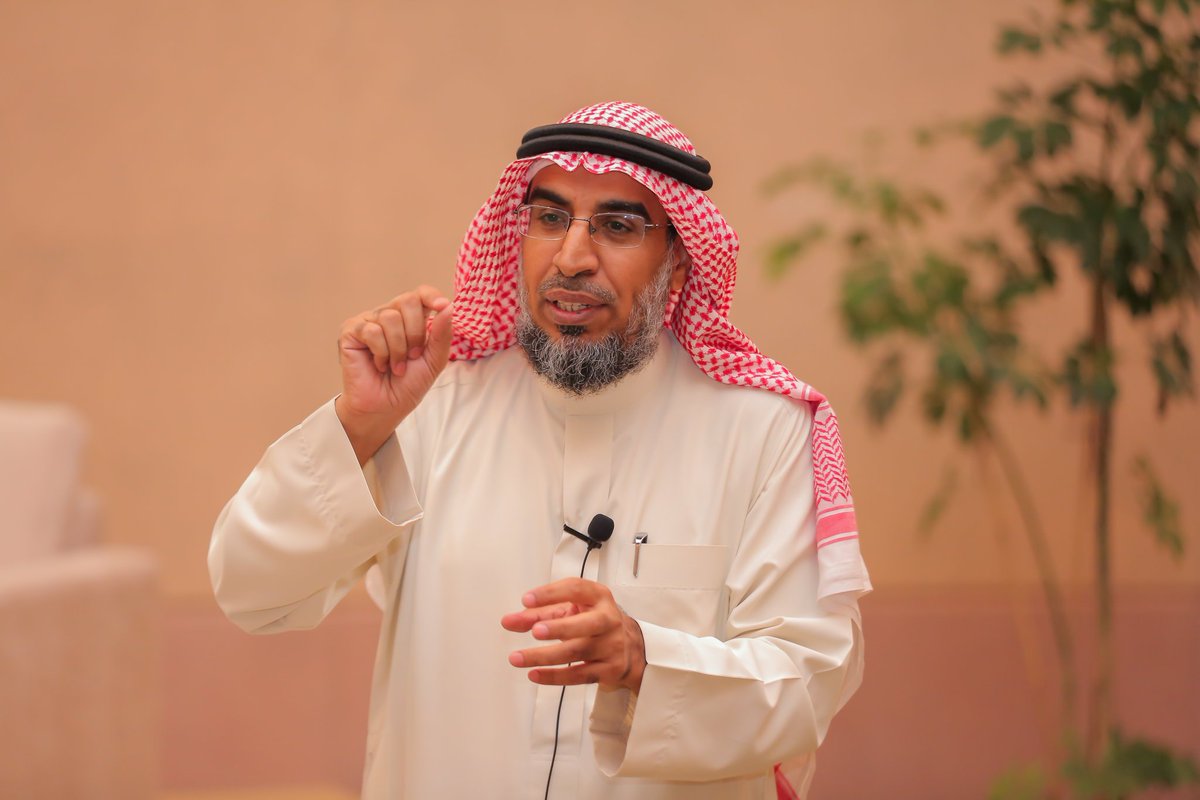 MkeenQ's tweet photo. جانب من فعاليات اليوم الأول لبرنامج الكتب المصورة (الكوميكس)
من تقديم المدرب القدير والكاتب المختص في فنون الكوميكس
 الأستاذ @farajaldhafeeri https://t.co/epSi4WEKYo