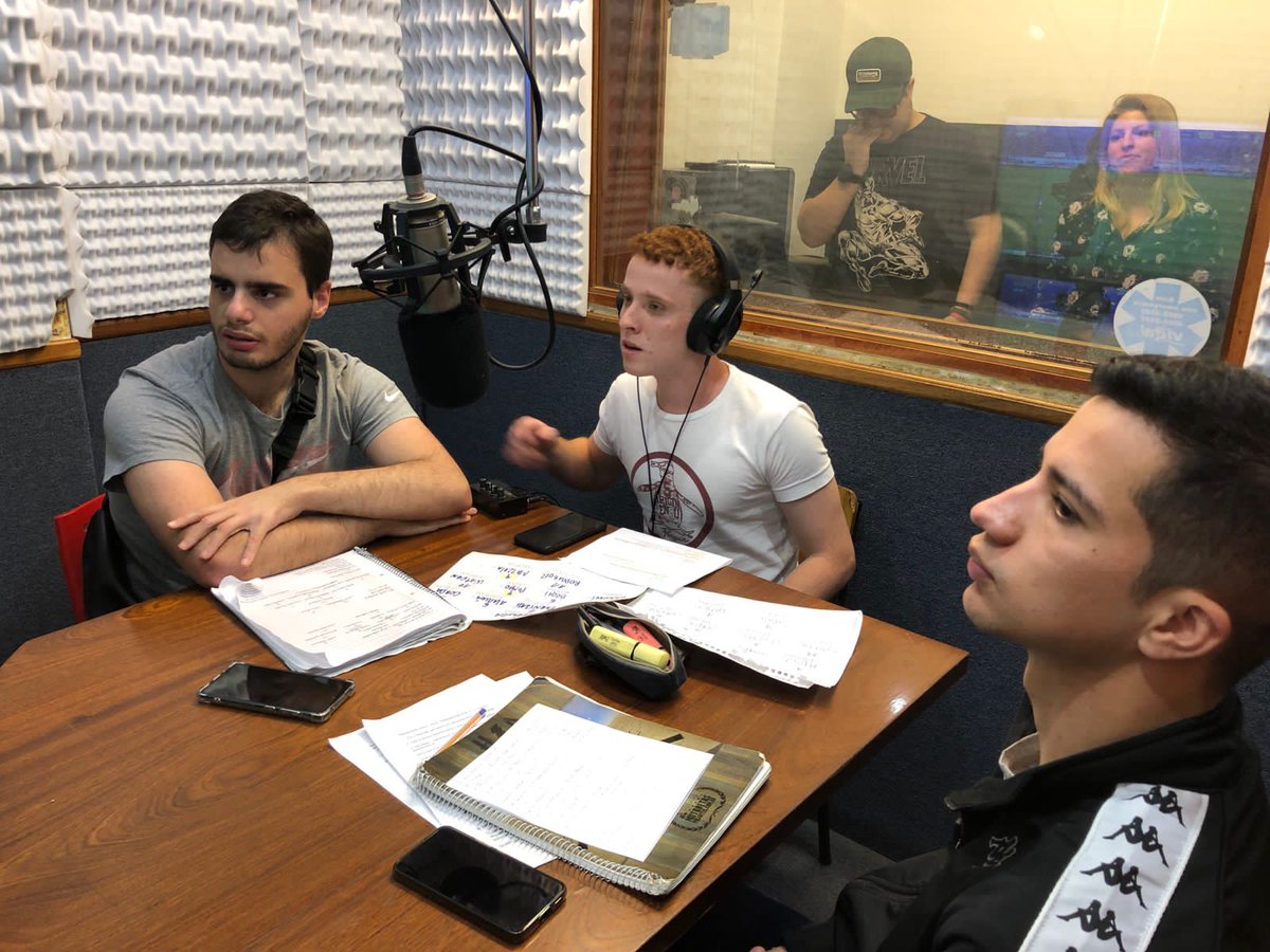 TYPcursos's tweet photo. Hoy fue el turno de prácticas en una transmisión de radio! ⚽📻

Cada grupo se dividió en las siguientes funciones:

🎙️ Relator
🎤 Comentarista
📋 Campo de juego
🖥️ Estudios centrales https://t.co/jPsoTxnuzN