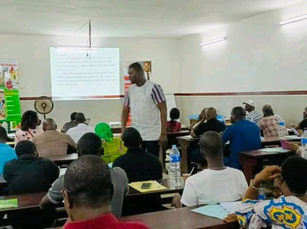 maxomci's tweet photo. [FORMATION]
La 6e édition des formations en élevage de volaille que nous organisons s'est déroulée avec succès. Merci à tous les participants 🥰.
🏃🏽‍♂️En route pour la 7e édition prévue pour les 10 et 11 décembre 2022.
Info : 0749492825 / 0505396359

#maxom #civ225 #elevage https://t.co/JTiXBoTOrV