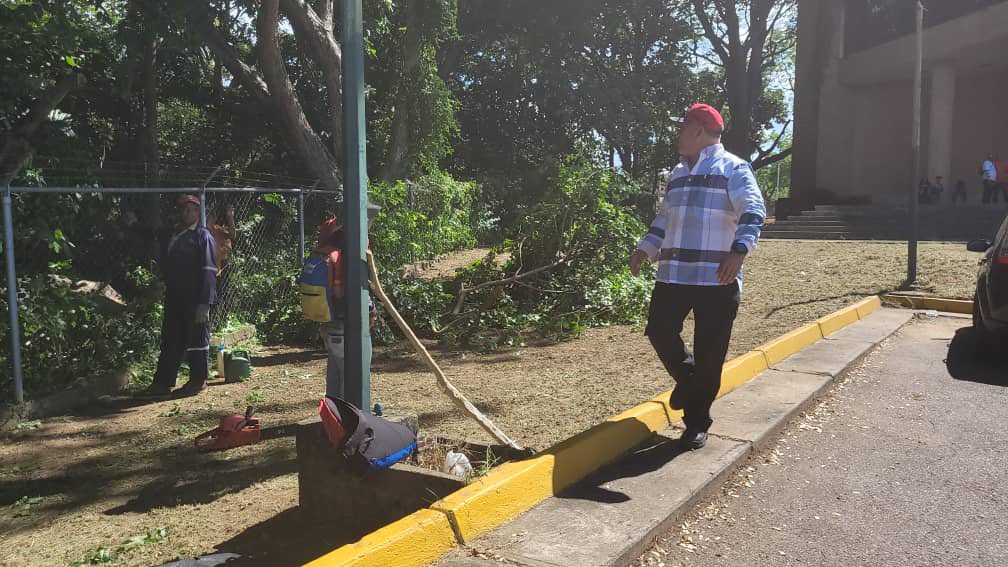 Una gota de amor continúa llegando a estos espacios, donde se administra la justicia; porque juntos construimos municipio Potencia ambiental #VenezuelaGaranteDePaz <a href="/TSJ_Venezuela/">TSJ Venezuela</a> <a href="/mersanchezr/">MERCEDES SANCHEZ</a>