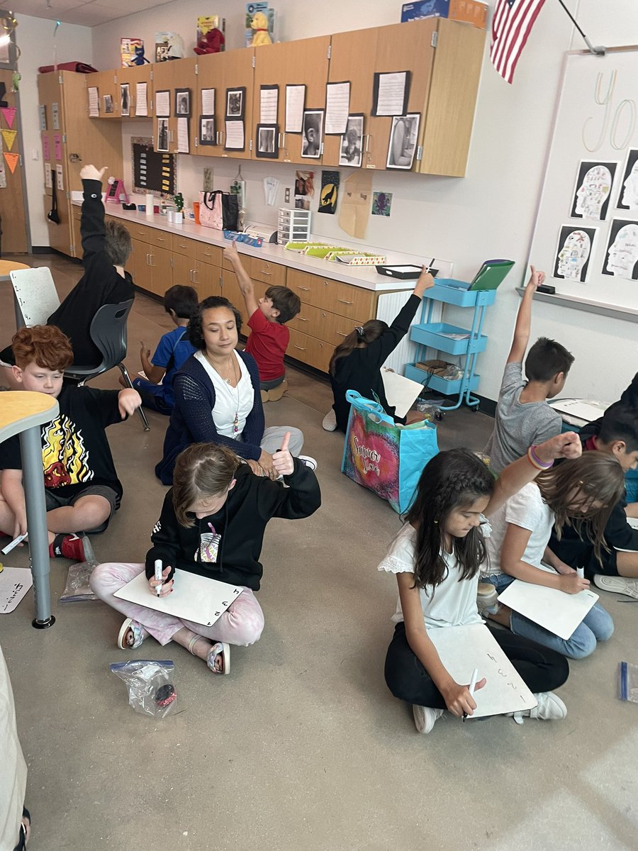 ThatLittleLady's tweet photo. Working in Ms.Rentas’ class @DocKerleyES #duallanguage #bilingual @HuttoISD https://t.co/8n2PRu3Wl1