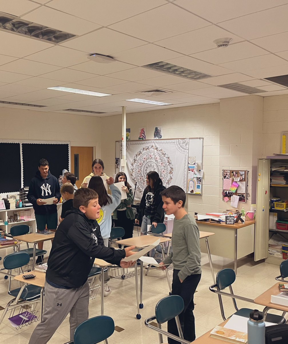 KimYoungling's tweet photo. Love a reason to get up and move. Sketch and Tell #EDUProtocols idea from Backwards Design podcast @ajjuliani gave me a new tool. The students were thinkers ✅ creators✅communicators✅ @RSDsmithschool #ramsey #thisiseducation https://t.co/dMCFr2MGba