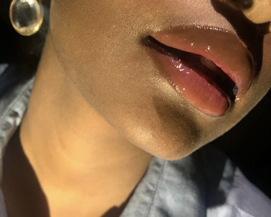 oZzCosmetics's tweet photo. My lipgloss is popping my lipgloss is cool💋 https://t.co/2HHJyoUrPq