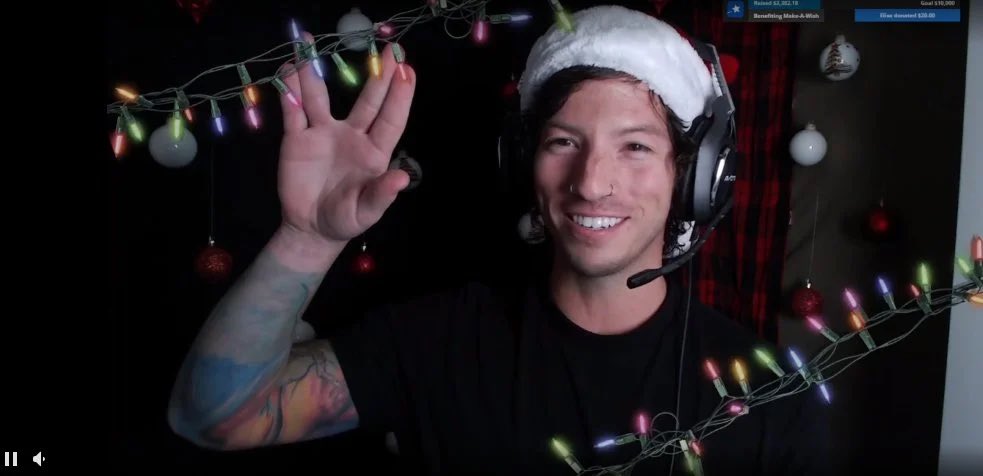 softestbandito's tweet photo. i don’t need therapy i need twenty one pilots to do a christmas stream this year https://t.co/UOy0KeU0Ei