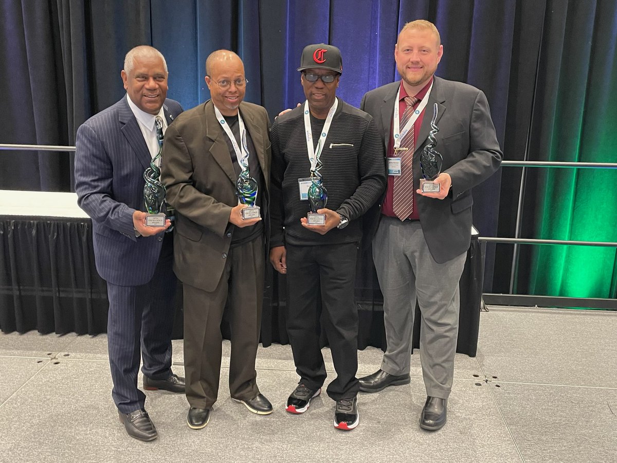 Congrats to Metro CEO Darryl Haley on receiving the <a href="/OHNeedsTransit/">OPTA</a> Leonard Ronis leadership award, Operators Rob Stewart &amp; Vincent Best for Milestone Awards for driving 30+ years accident-free &amp; Sr. Planning Manager Matt Moorman on being recognized as an "under 40 rising star!"