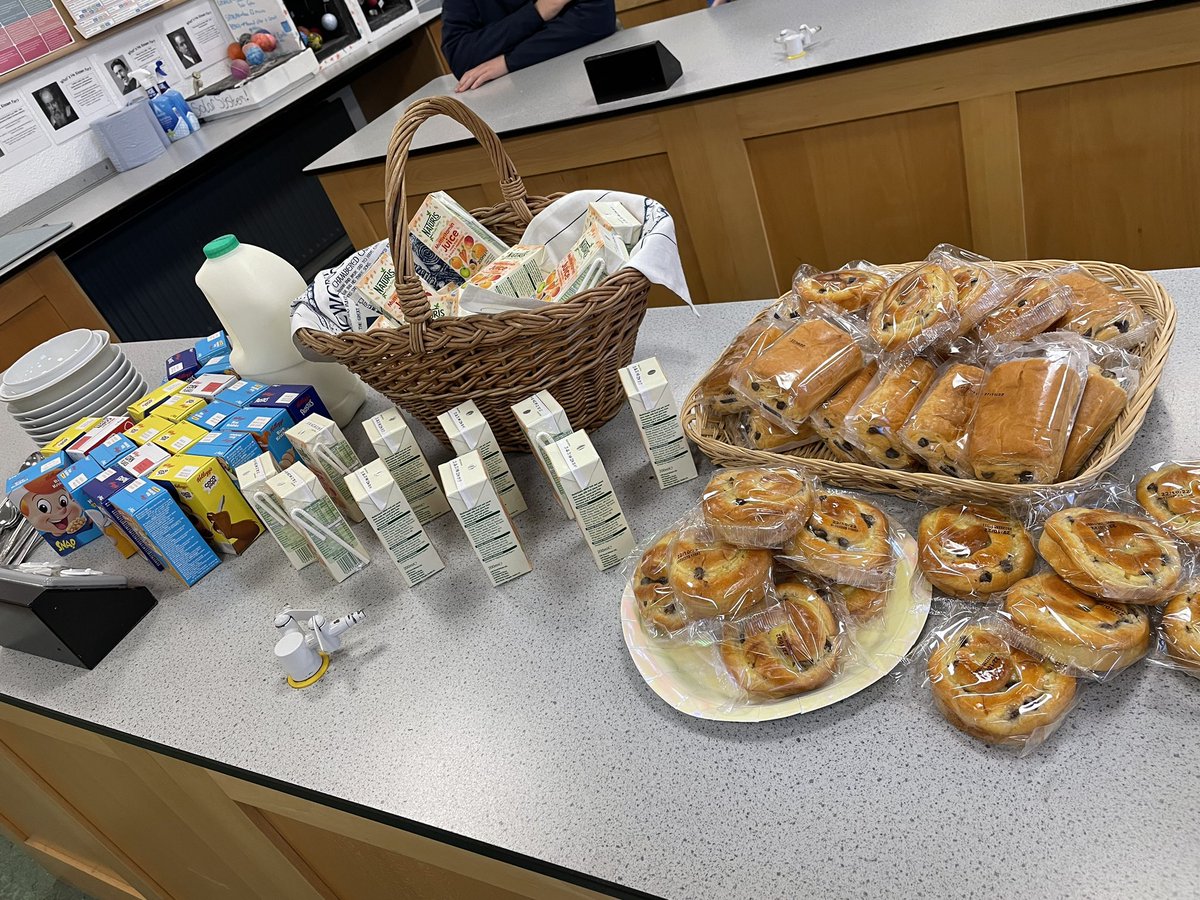 MPC_Leadership's tweet photo. A delicious way to kick off our Marist Week celebrations! @MaristLeader Breakfast treats for our Marist Leaders 💙 @moylepark @MaristEducation https://t.co/bt4ofOb1vI
