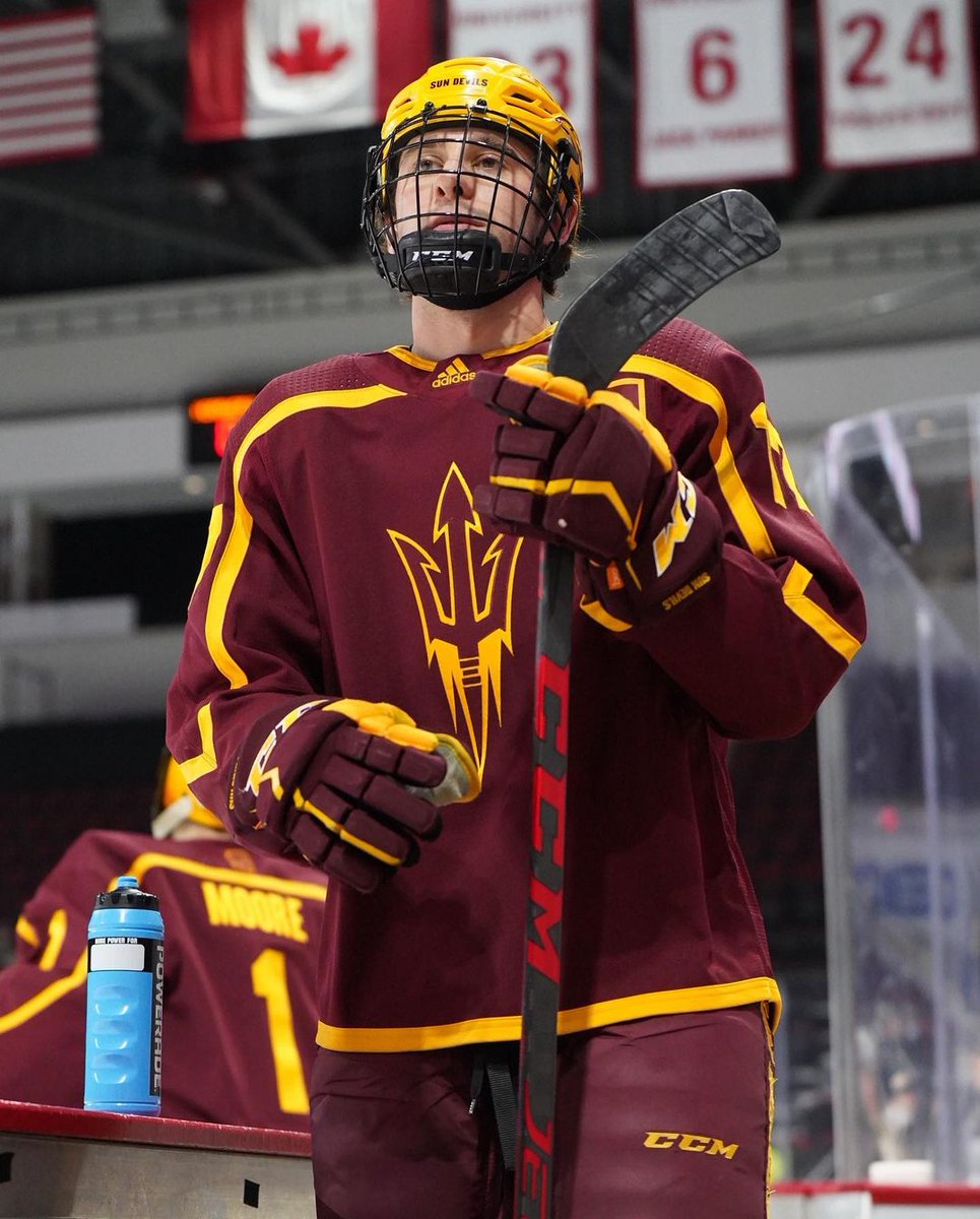 BR_OpenIce's tweet photo. College hockey is stepping up the jersey game 🔥😎 https://t.co/sPoB1SkEQH