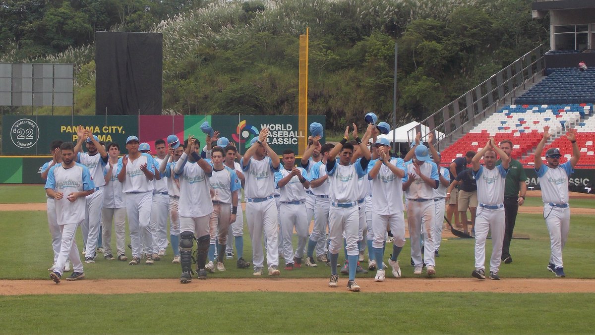 DeportesAR's tweet photo. #Beisbol ¡Gran actuación de los Gauchos en el PreClásico Mundial!⚾️🇦🇷

El seleccionado argentino se despidió de su primera experiencia en el torneo clasificatorio al Clásico Mundial con récord de 2-2 tras caer hoy en un partidazo frente a Nicaragua por 6-5.

📷@Argentinabeis https://t.co/HoNH3Wpxjx