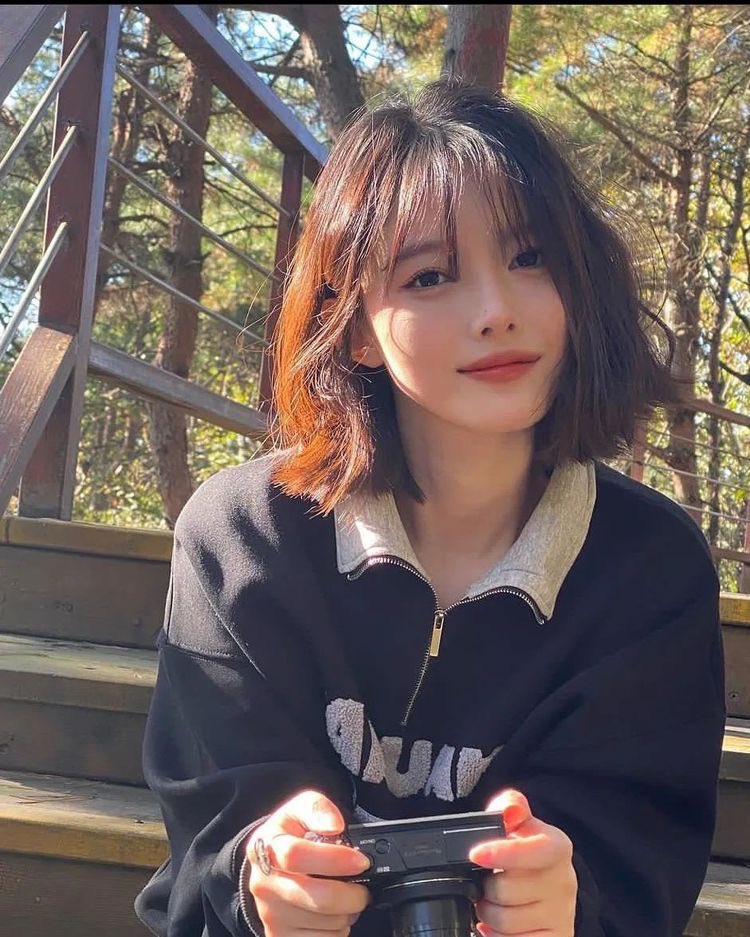 snowballskimi's tweet photo. i am one intrusive thought away from cutting my hair short https://t.co/n6AwEV5auN