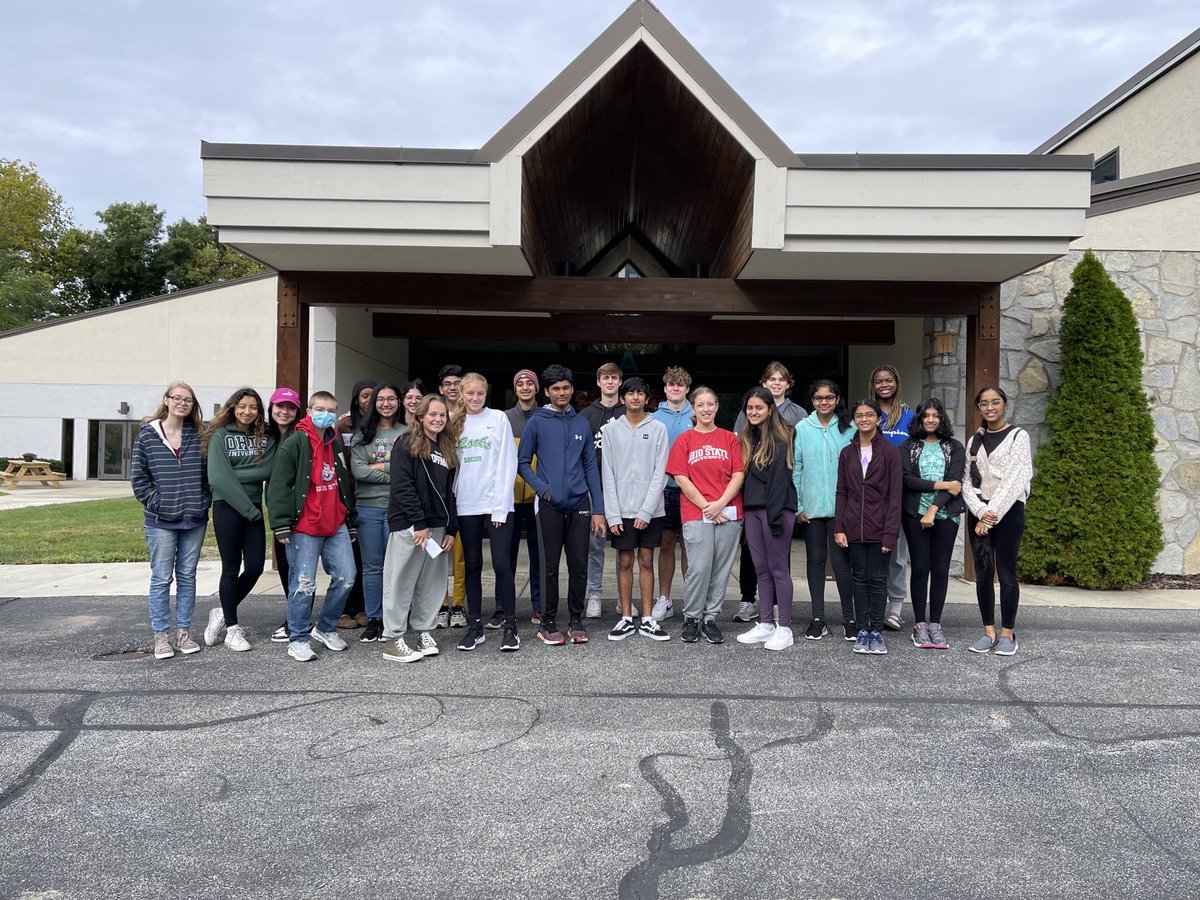 OneDublinOhio's tweet photo. We love seeing students give back to the community! ☘️ Thanks for your help with our donation drive-thru! @DublinSchools @dublinjeromehs @DublinCoffmanHS https://t.co/n66UHwexMw