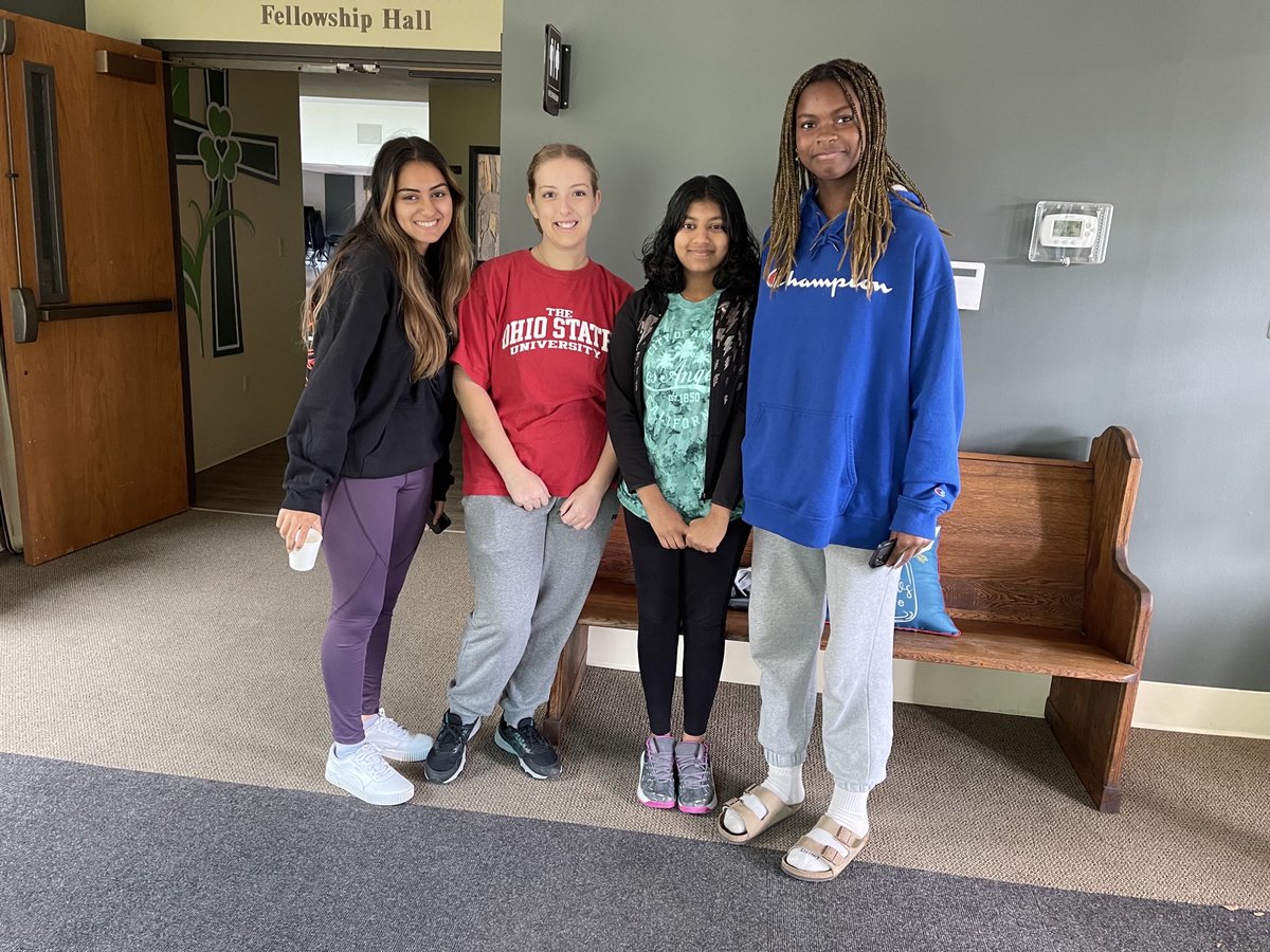 OneDublinOhio's tweet photo. We love seeing students give back to the community! ☘️ Thanks for your help with our donation drive-thru! @DublinSchools @dublinjeromehs @DublinCoffmanHS https://t.co/n66UHwexMw