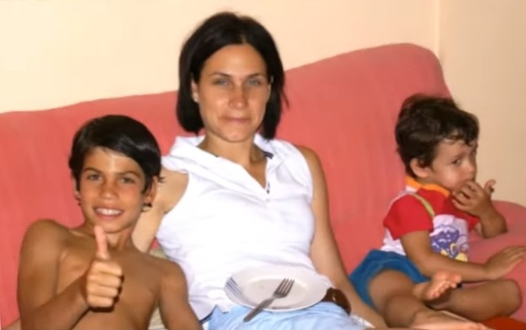 The Tennis Letter on X: "A young Carlos Alcaraz pictured with his mom and little brother https://t.co/BztxTl0cUW" / X