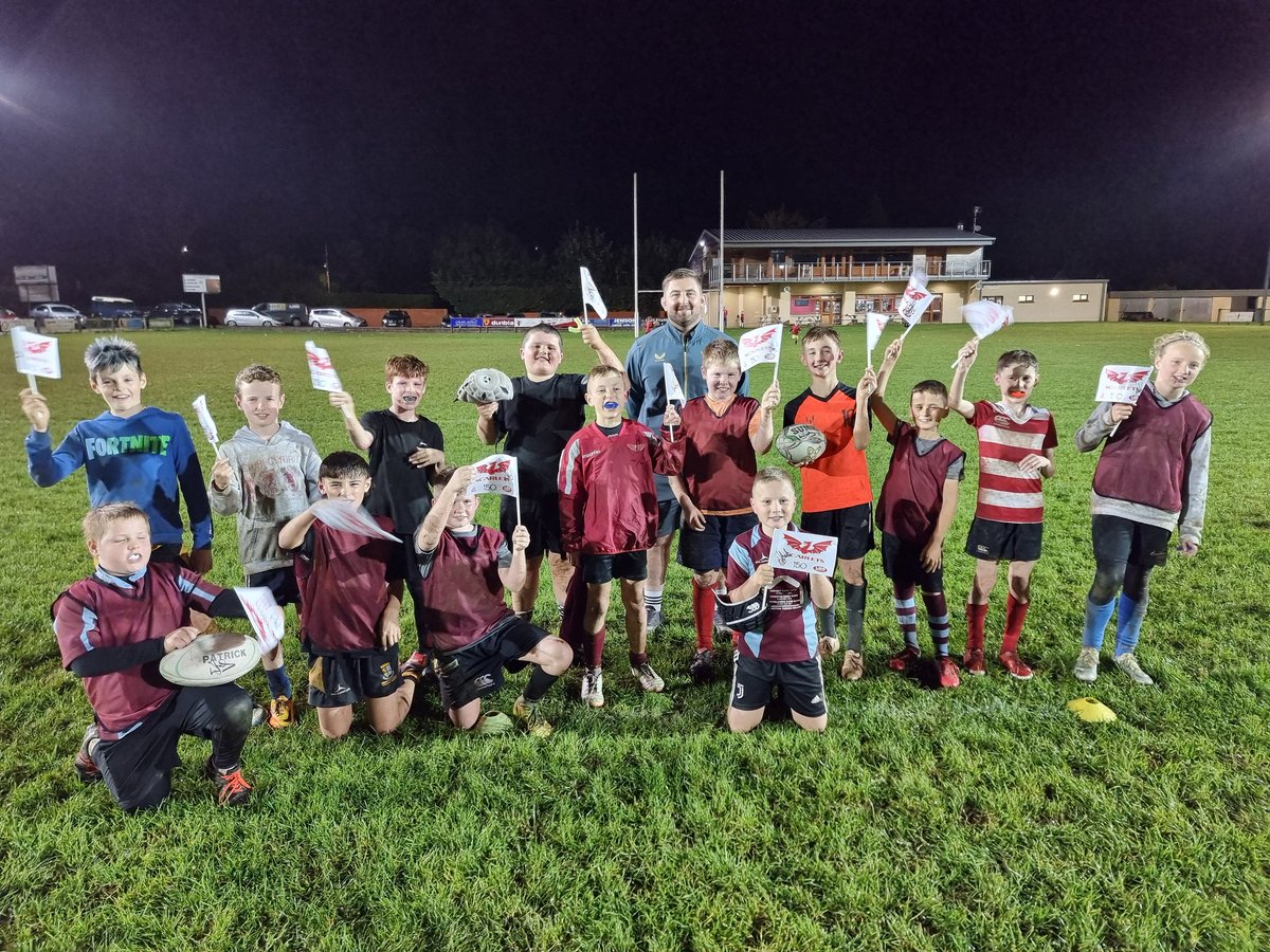 HubOwain's tweet photo. Ardderchog oedd gweld @wynjones2 lawr yn hyfforddi plant @LampeterTownRFC heno. Chwaraewyr wedi mwynhau mas draw 👏

@WRU_Scarlets
@scarlets_rugby https://t.co/ncyKMrpz6V