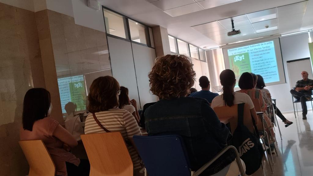 AsocAMAPyP's tweet photo. Hoy hemos dado una nueva sesión formativa, de nuestra Escuela de Salud CONOCER-T, en el Centro de Salud Jesús Cautivo, de calle Sevilla. La charla ha corrido a cargo del doctor José Andrés Salazar Agulló. Gracias al personal del  @CSTrinidadJC por su interés y atención. https://t.co/O1HIOfa5tl