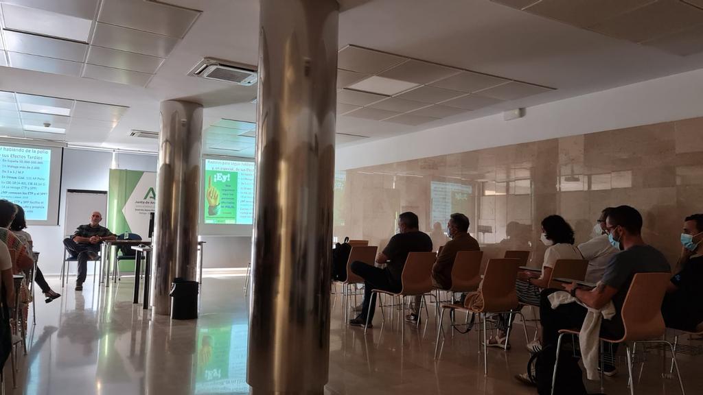 AsocAMAPyP's tweet photo. Hoy hemos dado una nueva sesión formativa, de nuestra Escuela de Salud CONOCER-T, en el Centro de Salud Jesús Cautivo, de calle Sevilla. La charla ha corrido a cargo del doctor José Andrés Salazar Agulló. Gracias al personal del  @CSTrinidadJC por su interés y atención. https://t.co/O1HIOfa5tl
