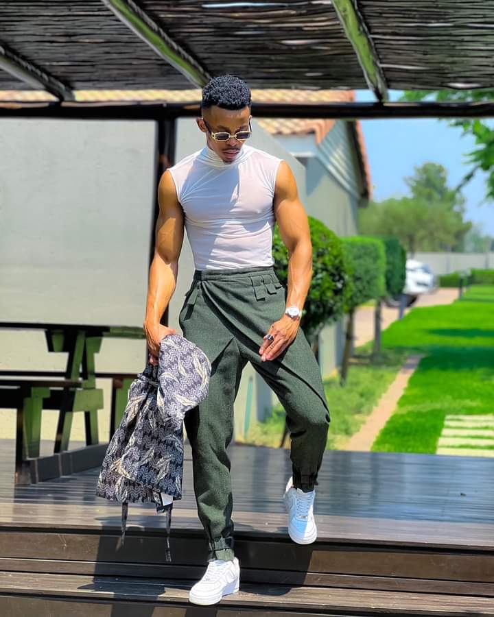DumoMelaphi's tweet photo. Let me drop these net for control my favourite is hotter than yours 🤣🤣 see the president of Litbombs.
My fellow Litbombs come here and shower our favourite @_libonjomba with love.❤️❤️❤️
#LiboNjomba our pride and joy or kanjani🔥🔥💥. https://t.co/LgqmVCcOvr