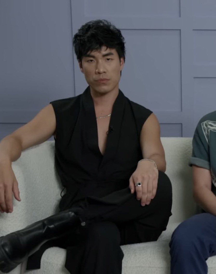 bellaholarke's tweet photo. @EugeneLeeYang nah even im scared https://t.co/8e1RsP9SSA