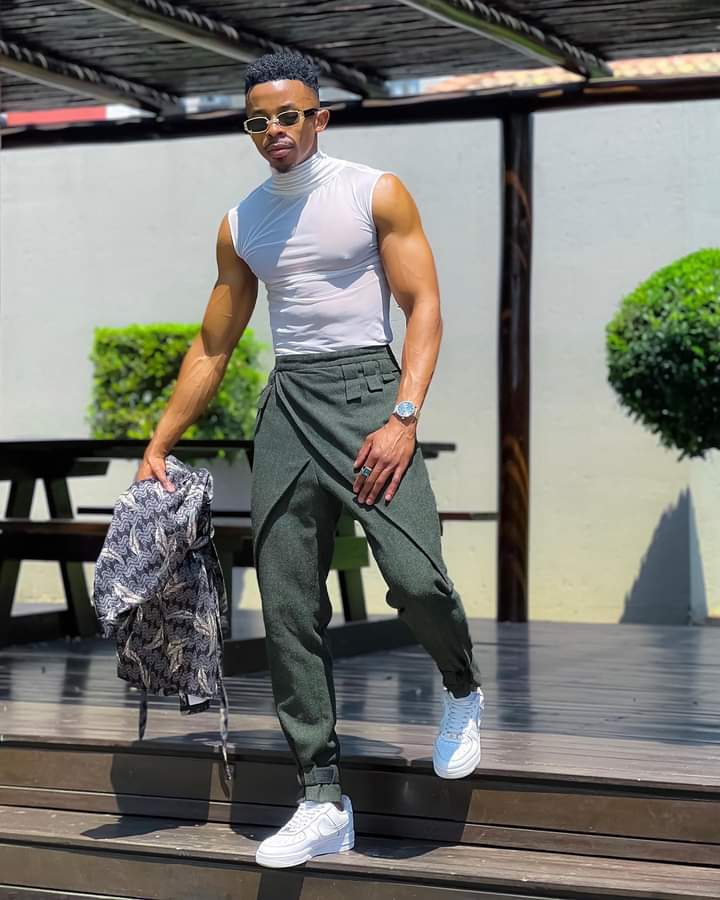 DumoMelaphi's tweet photo. Let me drop these net for control my favourite is hotter than yours 🤣🤣 see the president of Litbombs.
My fellow Litbombs come here and shower our favourite @_libonjomba with love.❤️❤️❤️
#LiboNjomba our pride and joy or kanjani🔥🔥💥. https://t.co/LgqmVCcOvr