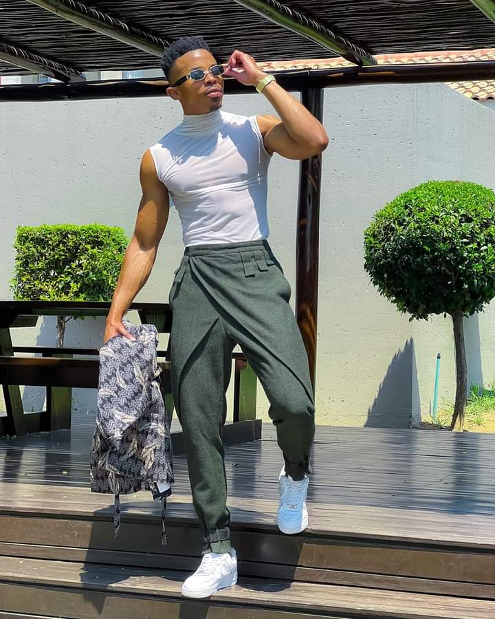 DumoMelaphi's tweet photo. Let me drop these net for control my favourite is hotter than yours 🤣🤣 see the president of Litbombs.
My fellow Litbombs come here and shower our favourite @_libonjomba with love.❤️❤️❤️
#LiboNjomba our pride and joy or kanjani🔥🔥💥. https://t.co/LgqmVCcOvr