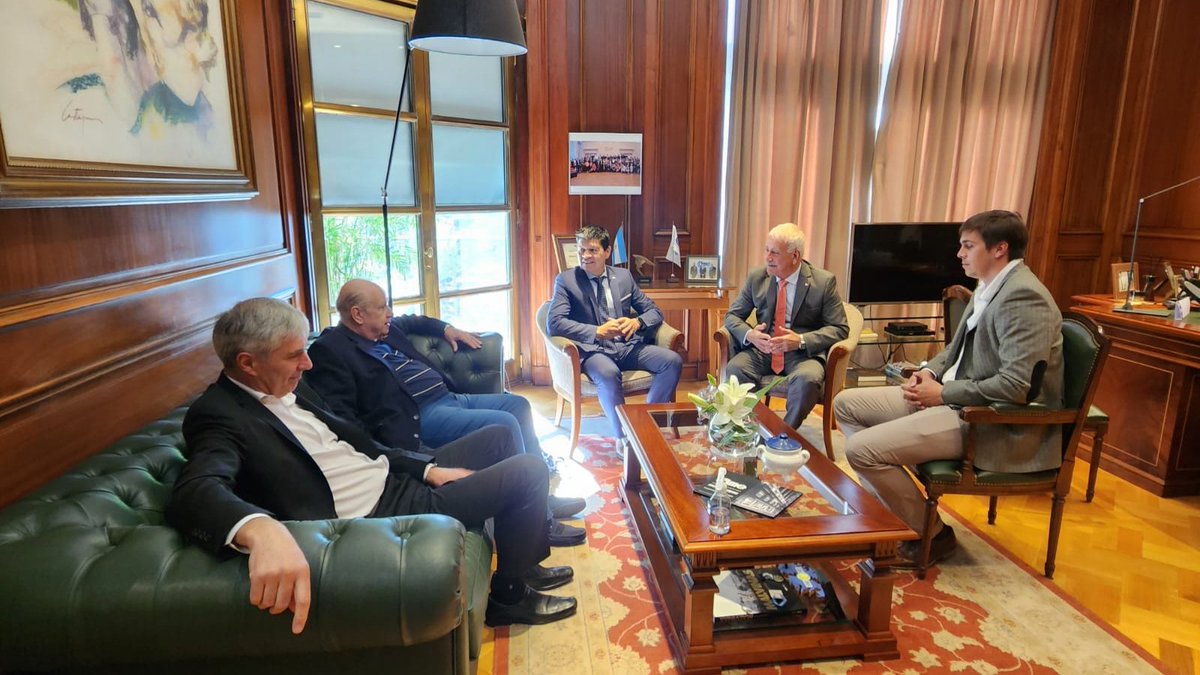 El presidente <a href="/AlfredoGZChaco/">Alfredo González</a>, junto con Camilo Alberto Kahale, recibió a Jorge Bonacorso, presidente de la <a href="/CCISBB/">CCIS Bahía Blanca</a>. 

La reunión tuvo por objetivo proyectar un encuentro con las entidades de la región.