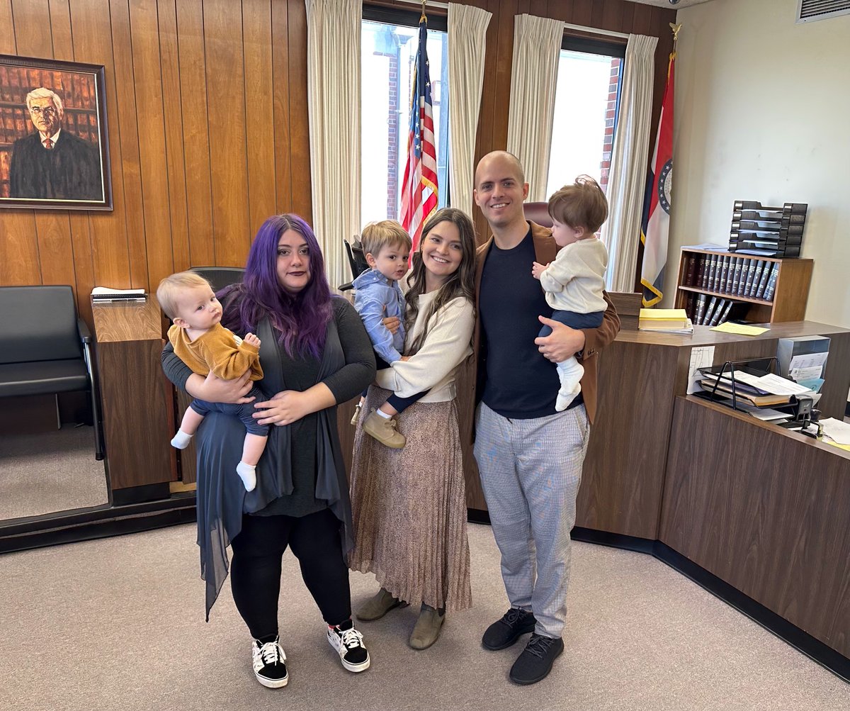 FosterAdopt's tweet photo. September 28th marked the Coalition's first adult adoption and the day 20-year-old Aspen officially became a part of the Harris family! 🎉❤️
Congrats on your adoption, Aspen!😊
#adultadoption #foreverfamily #adoptionhearing #adoption #fostercare https://t.co/YM8RMDU4Zm