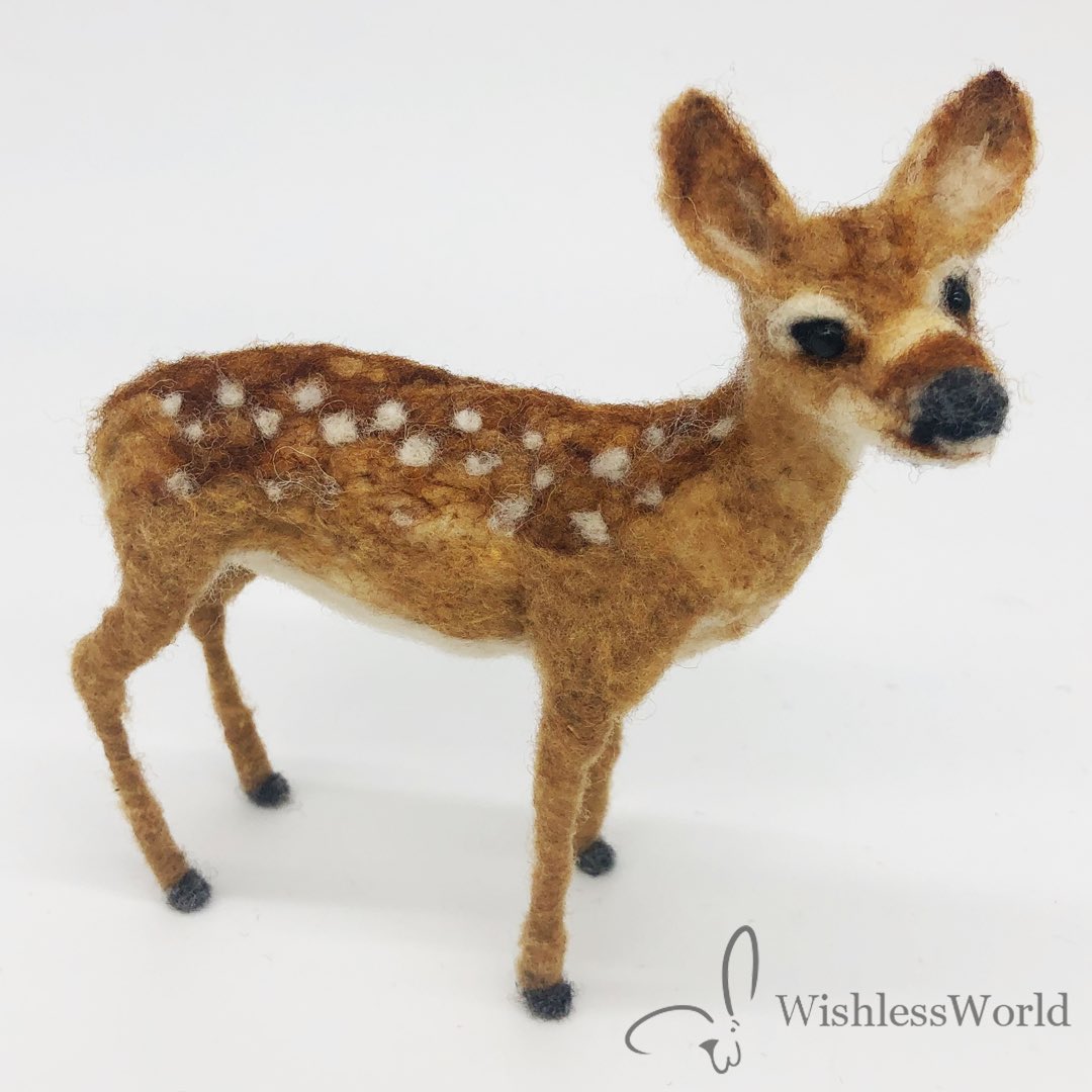 New little deer I made. 

#needlefelting #needlefeltedanimal #fawn #whitetaildeer #fiberartist