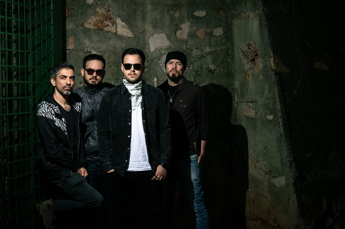 Los Lilas, el supergrupo integrado por varios músicos de la escena local, adelanta su primer álbum, a través del sencillo titulado «Más Que Ayer».

Nota completa: bit.ly/3C0P7WA 💻