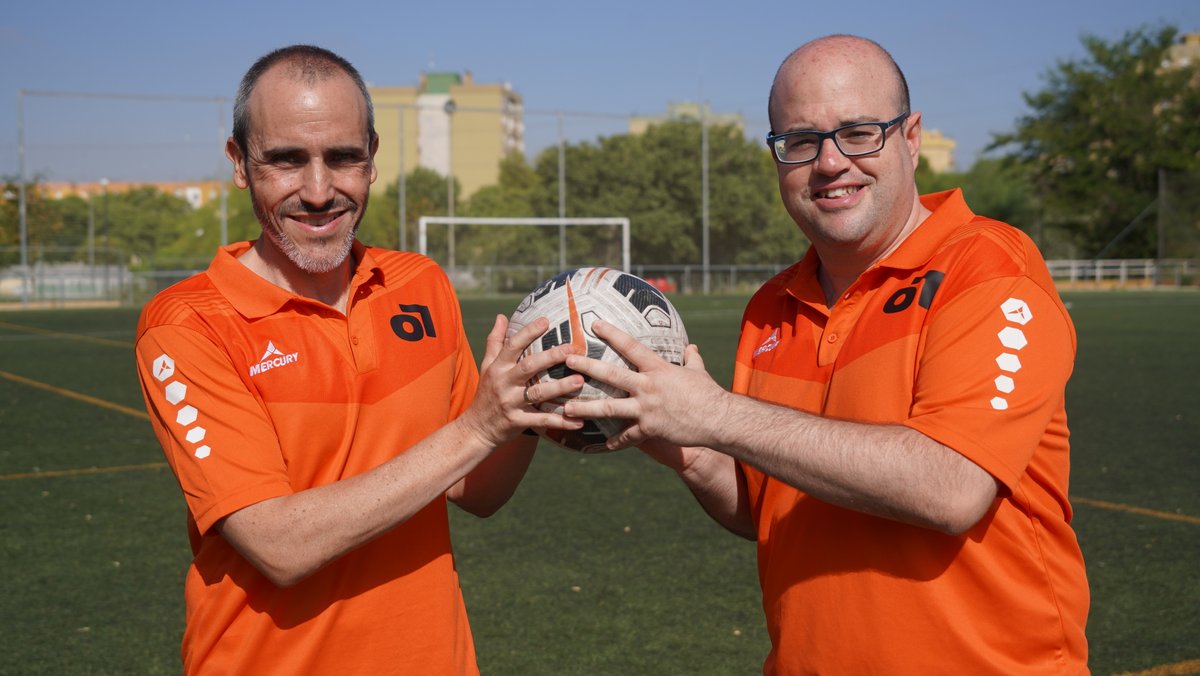 Muchodeporte (@muchodeportecom) on Twitter photo ¿Champions? NO. Mañana es miércoles de❗PODCAST🎙️Y VÍDEOPODCAST📹 de #FútbolProvincial❗
✔️Con <a href="/bruizpa/">Bernardo Ruiz Parreño</a> y <a href="/CVizcaino77/">Carlos Vizcaíno</a>
🌟Esta semana, clase magistral con <a href="/Alberto1Santana/">Alberto Santana</a>: técnico, director deportivo, ex de Betis, Villarreal, CD Ejido y ahora agente
#MuchodeporteAlRescate ¿Champions? NO. Mañana es miércoles de❗PODCAST🎙️Y VÍDEOPODCAST📹 de #FútbolProvincial❗
✔️Con <a href="/bruizpa/">Bernardo Ruiz Parreño</a> y <a href="/CVizcaino77/">Carlos Vizcaíno</a>
🌟Esta semana, clase magistral con <a href="/Alberto1Santana/">Alberto Santana</a>: técnico, director deportivo, ex de Betis, Villarreal, CD Ejido y ahora agente
#MuchodeporteAlRescate