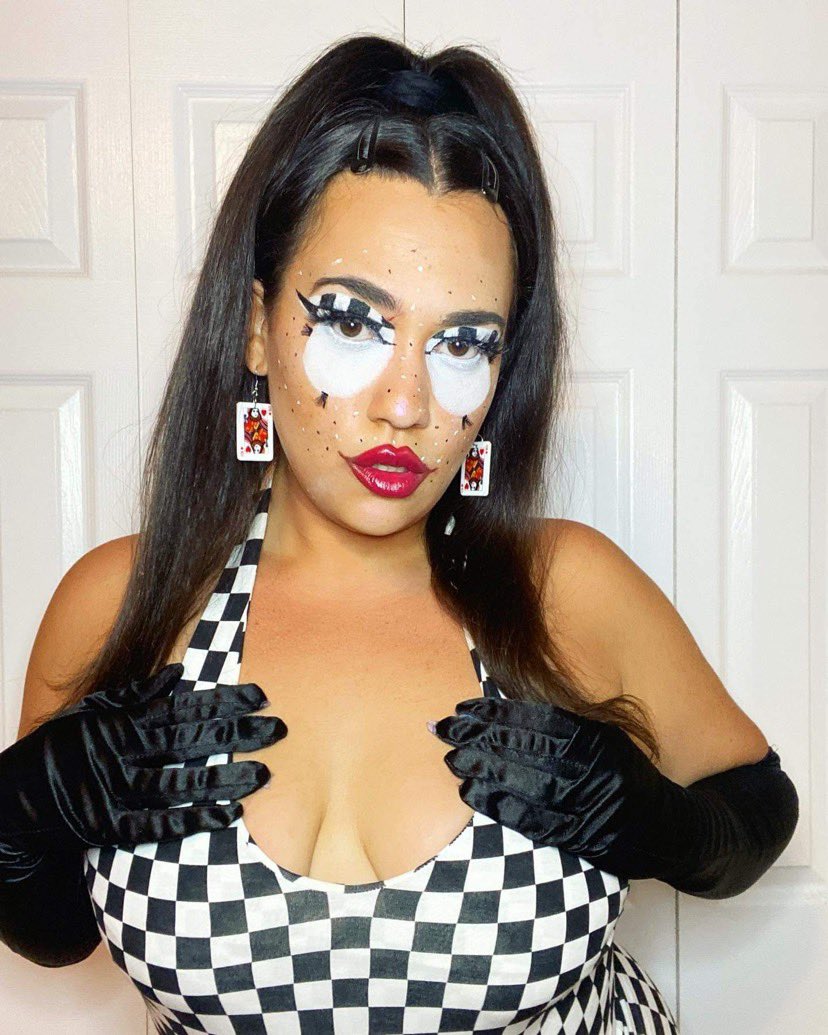 halleymoose's tweet photo. Straight girls want me to do their makeup. You sure? I can barely do my own. https://t.co/ONF1YVIAft