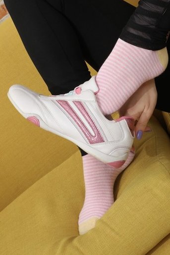 gs_susu's tweet photo. #nylon #nylonsocks #socks #summer #summersocks #anklesocks #anklenylonsocks #smellysocks #stinkysocks #wornsocks #dirtysocks #stockings #nylons #transperant #smellyshoes #stinkyshoes #wornshoes #shoes #sneakers #sweaty #sweatysocks #sweatyshoes #feet #sweatyfeet #stinkyfeet https://t.co/j7fNOg6SvJ