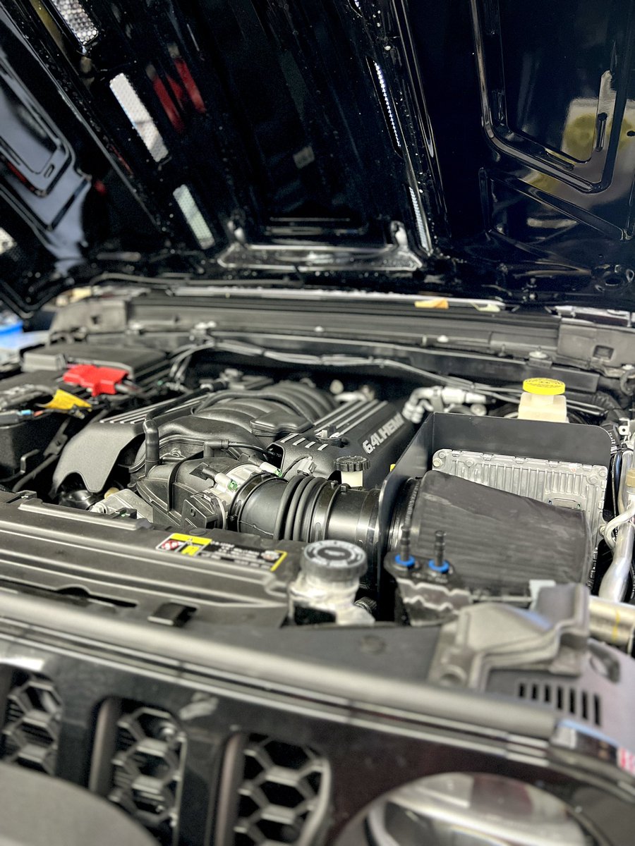 RubiTruxJeeps's tweet photo. Wrapping up another HEMI ✅
Who else wants one? 🥵
@aevconversions
@warnindustries
@factor55
#jeeplife #jeepwrangler #jeepgladiator #jeepbeef #wrangler #jeeplovers #wranglerjk #jeepnation #jeepbuilds #jeepfam #jeepwave #392hemi #mopar #hemiconversions #liftedjeeps #beadlocks https://t.co/t7QRwJdRWb