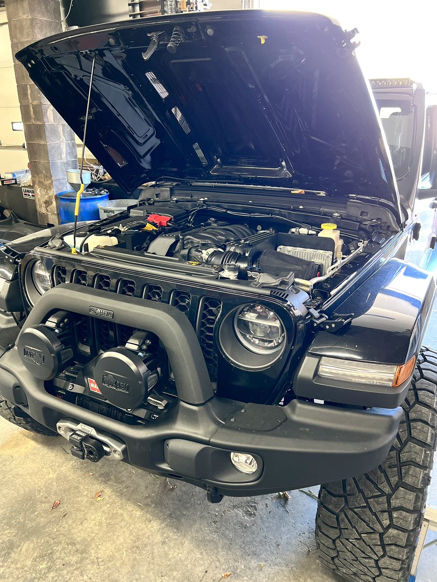 RubiTruxJeeps's tweet photo. Wrapping up another HEMI ✅
Who else wants one? 🥵
@aevconversions
@warnindustries
@factor55
#jeeplife #jeepwrangler #jeepgladiator #jeepbeef #wrangler #jeeplovers #wranglerjk #jeepnation #jeepbuilds #jeepfam #jeepwave #392hemi #mopar #hemiconversions #liftedjeeps #beadlocks https://t.co/t7QRwJdRWb