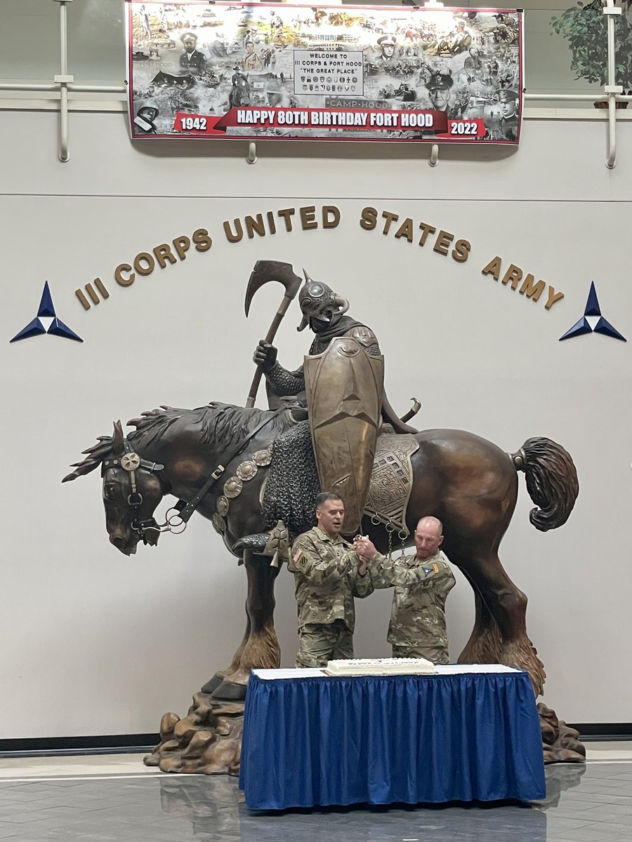 BeltonChamber's tweet photo. Congratulations to LTG Sean C. Bernabe on promotion and taking command of III Corps and Fort Hood today. Join us in welcoming LTC Sean and Jayne Bernabe to our community. @iii_corps #IIIArmoredCorps #PhantomStrong https://t.co/v4BYIXhA6c