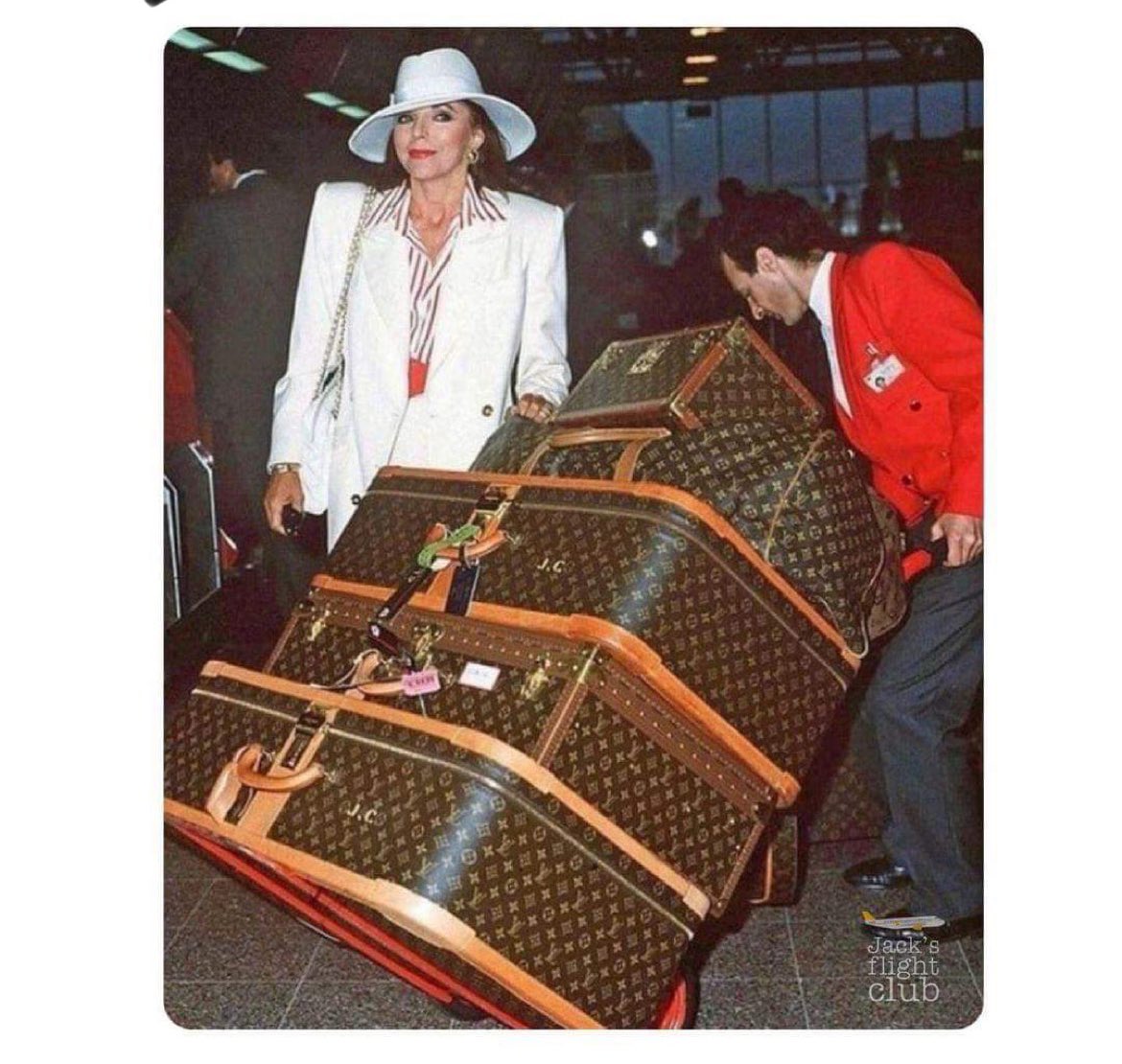 We all know that one friend 😂🥴 who packs like this for 2 days away 😂🥴