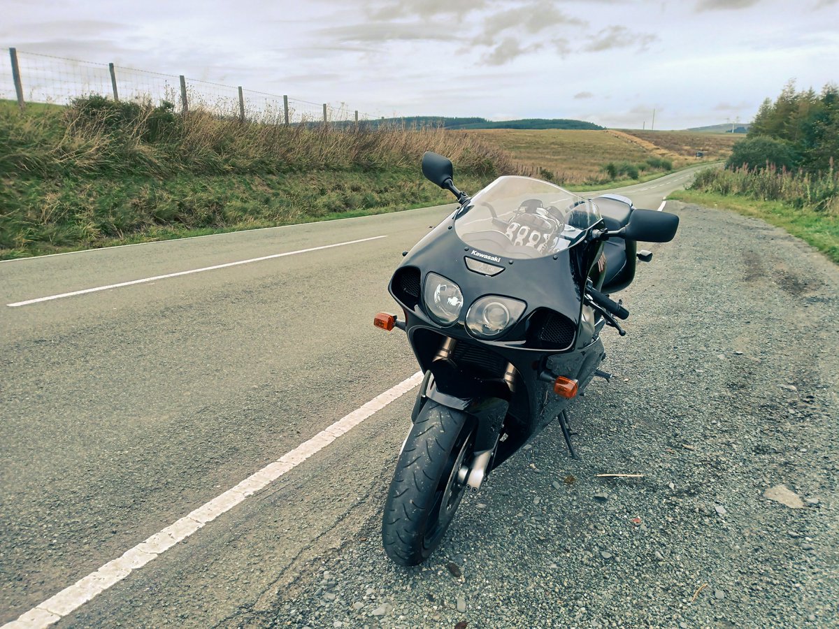 bikehubjapan's tweet image. Just because she's gorgeous...
#Kawasaki #ZX7 R