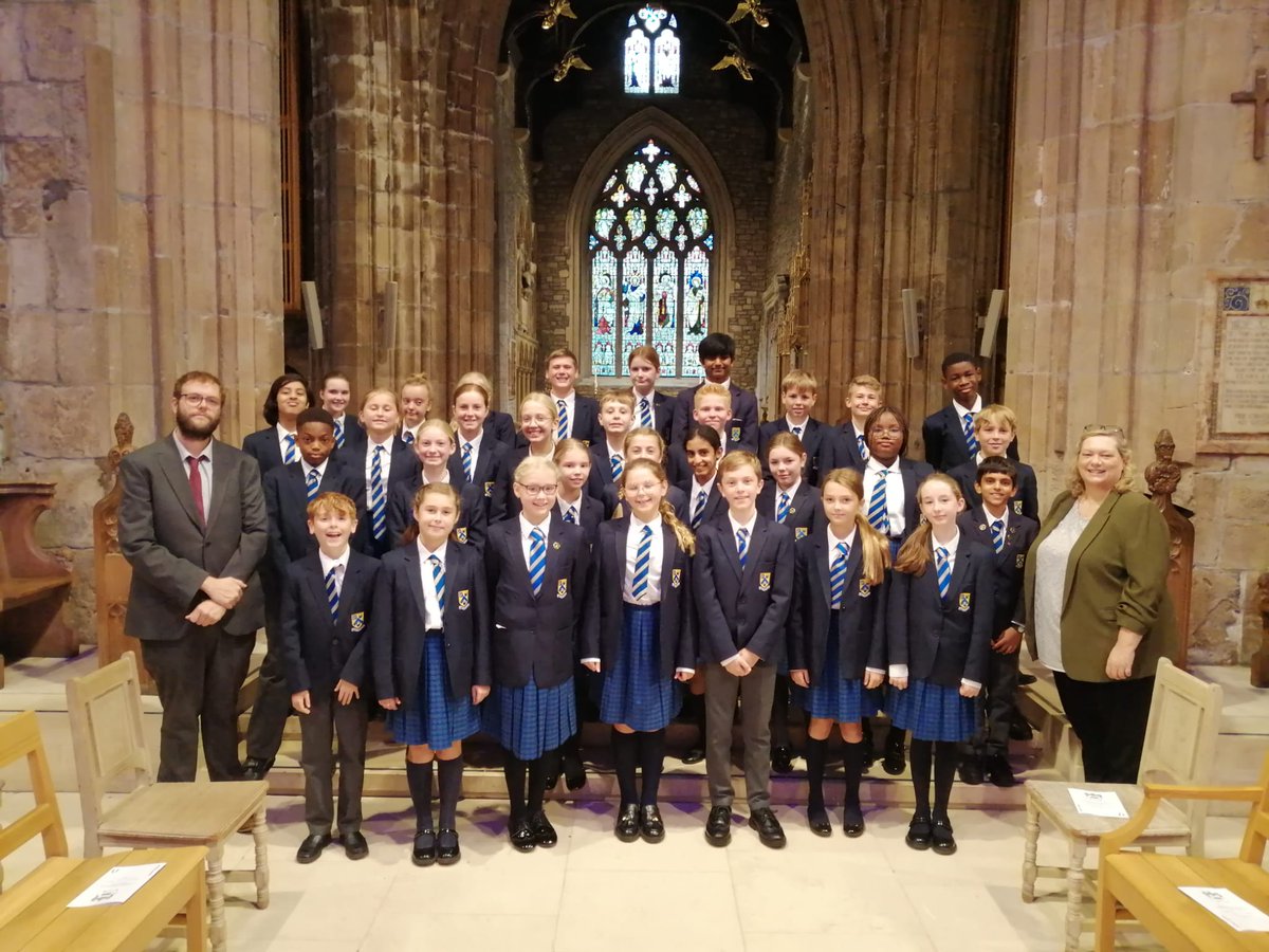Very proud of the first performance by the current @MountSpinkhill Junior Choir who sang at the Service of Thanksgiving for the new Master Cutler of Hallamshire @Julie_Kenny1. Thank you to everyone <a href="/sheffcath/">Sheffield Cathedral</a> for making us so welcome.