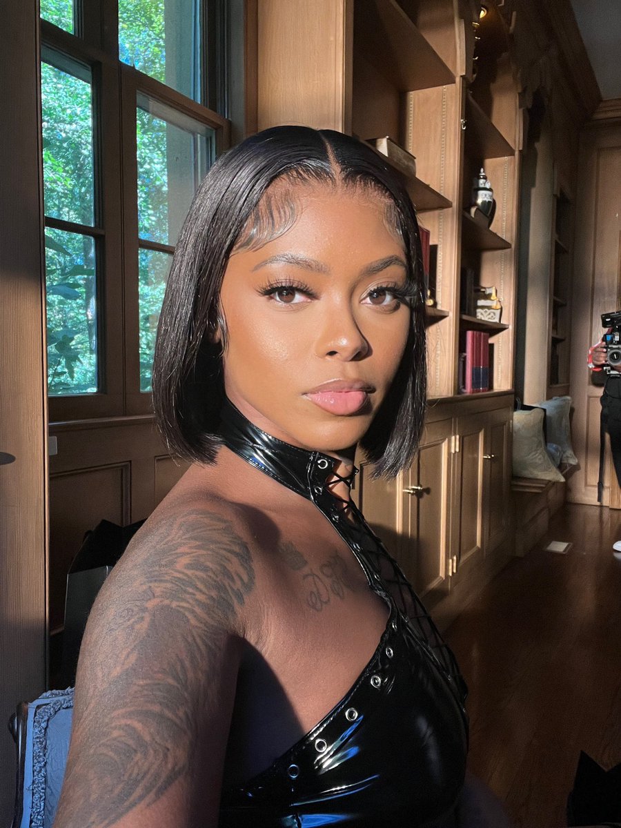 Vette on Twitter: "RT @MorettiLips: U real bad V pretty ass Bihh"