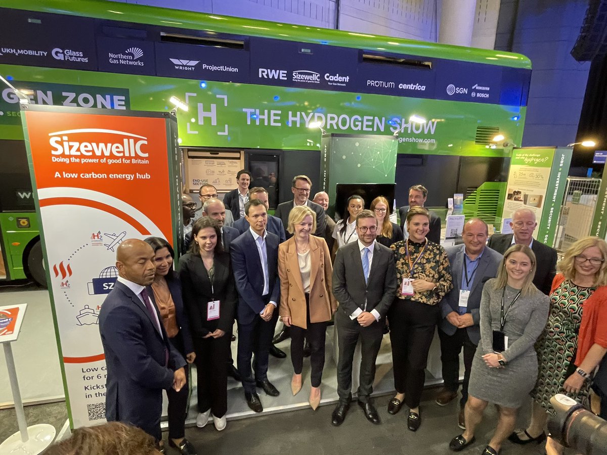 gasworksollie's tweet photo. Surprise end to a long day - literally having a walk with the PM around the #CPC22 Hydrogen Zone with some of our @IGEMGi members. All credit to Beyond2050 - great event. https://t.co/bzDRz7vXPg