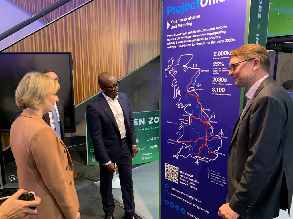 gasworksollie's tweet photo. Surprise end to a long day - literally having a walk with the PM around the #CPC22 Hydrogen Zone with some of our @IGEMGi members. All credit to Beyond2050 - great event. https://t.co/bzDRz7vXPg