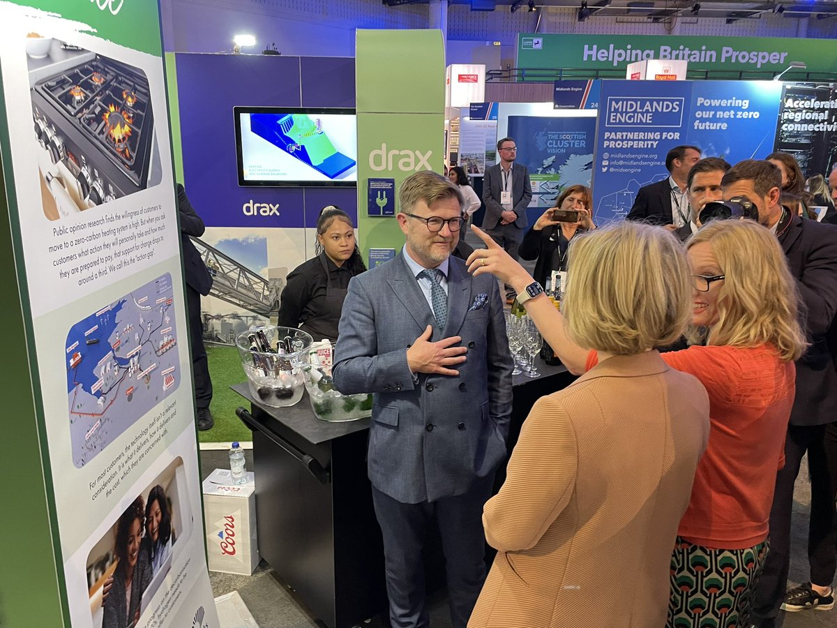 gasworksollie's tweet photo. Surprise end to a long day - literally having a walk with the PM around the #CPC22 Hydrogen Zone with some of our @IGEMGi members. All credit to Beyond2050 - great event. https://t.co/bzDRz7vXPg