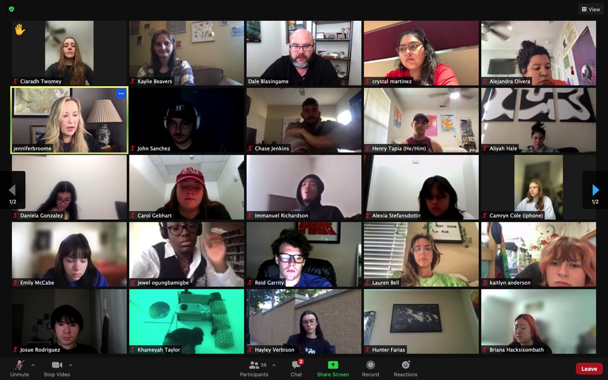 KaylieChalfant's tweet photo. @JenniferBroome advises people to start doing your freelance gigs before you quit your full-time job when trying to kickstart a career. #MCWeek22 https://t.co/QFoofFNEc6