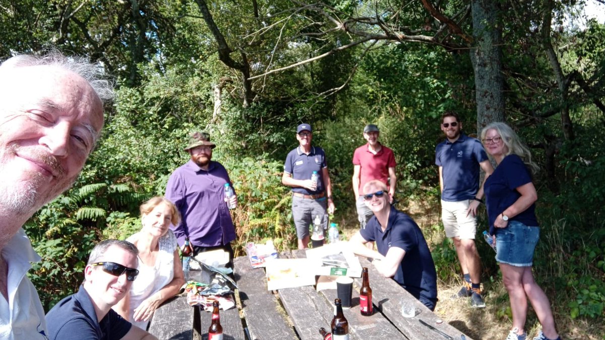 GBviDisplayTech's tweet photo. We had our annual picnic late August on Ditchling Common, just a social occasion to chat in the sunshine and share stories. 

Some had a bash at a few party tricks but mostly a lazy lunch. https://t.co/RbTiOkdqo2