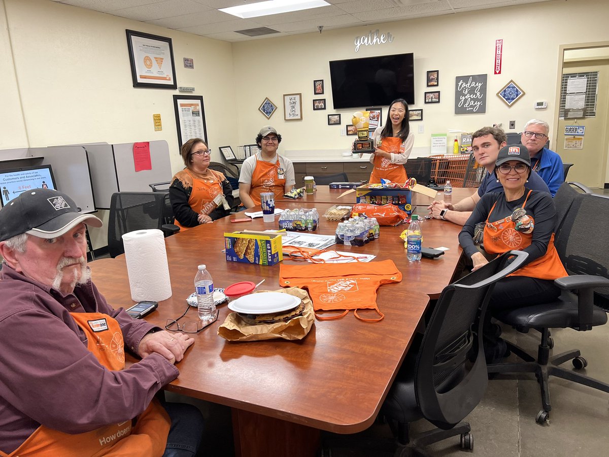 Windows PK today with Nellie from HDIS 2303. We love our service providers and partners. <a href="/NellieJ_Windows/">Nellie Jennings</a> <a href="/HDISTonyMancini/">Tony Mancini</a> <a href="/LorieCorke/">Lorie Bowen</a> <a href="/NalleyChris/">nalley's</a>