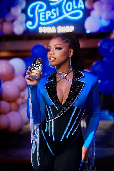 krysfranklintv's tweet photo. 19 years ago in 2003, Beyoncé starred in her 1st Pepsi commercial. Later that year The Fighting Temptations was released, starring a kid actress cast to play a young Bey. 19 years after her mentor’s ad for the brand, Chlöe has one too. You couldn’t write it more perfect. https://t.co/q3LCkh4NnP