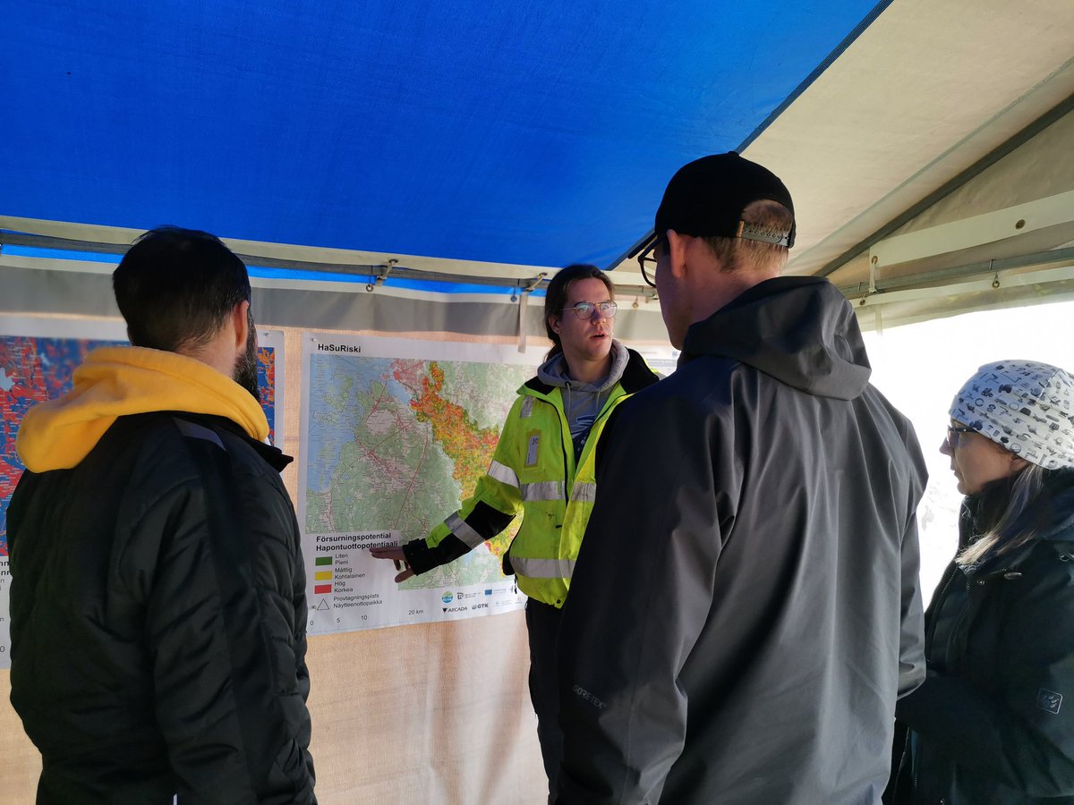 HasuRiski's tweet photo. HaSuRiski Roadshow på Toby å offentliga evenemang lärde vi oss om markprovtagning, identifiering av sura sulfatjordar och kartläggning av surhetsrisker i avrinningsområdet. Dessutom fick vi lära känna ProPrecikems testarrangemang och dräneringen av hasumarker @ProAgria https://t.co/J8oHohxjPC