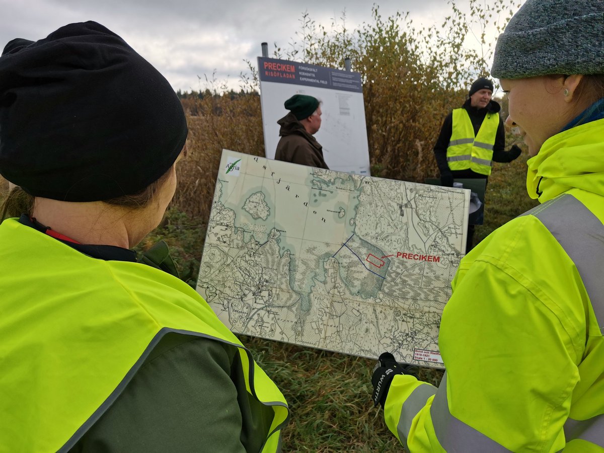 HasuRiski's tweet photo. HaSuRiski Roadshow på Toby å offentliga evenemang lärde vi oss om markprovtagning, identifiering av sura sulfatjordar och kartläggning av surhetsrisker i avrinningsområdet. Dessutom fick vi lära känna ProPrecikems testarrangemang och dräneringen av hasumarker @ProAgria https://t.co/J8oHohxjPC